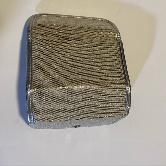 Makeup case, holds brushes, zip pouch, mirror, magnetic clasp GUC, no flaws - Picture 4 of 7